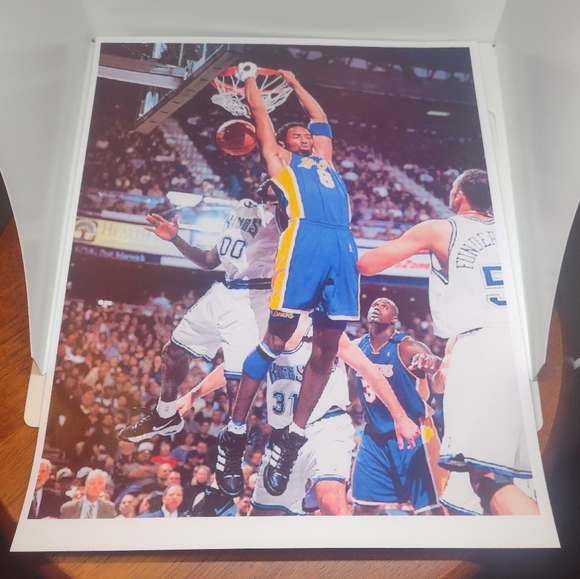 KOBE BRYANT LAKERS VS KINGS BACKWARDS DUNK💥8.5x11 ULTRA PREMIUM GLOSSY POSTER! - Picture 8 of 9